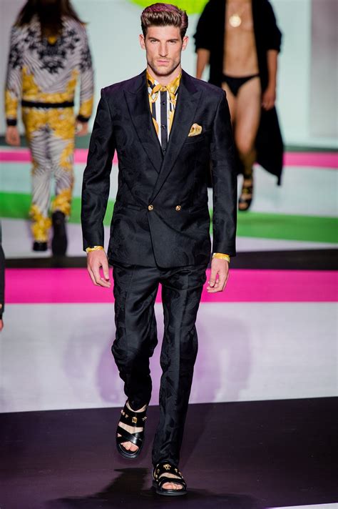 sfilata versace uomo|UOMO PRIMAVERA.